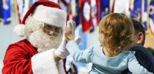 Chúng Ta Có Nên Khuyến Khích Con Cái Chúng Ta Tin Vào Ông Già Noel?