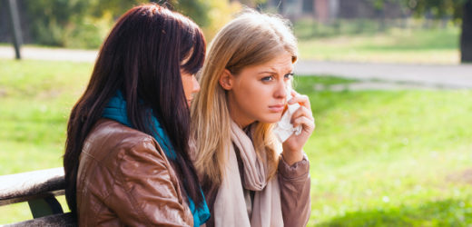 5 Cách Để Giúp Đỡ Một Người Bạn Đang Đau Khổ