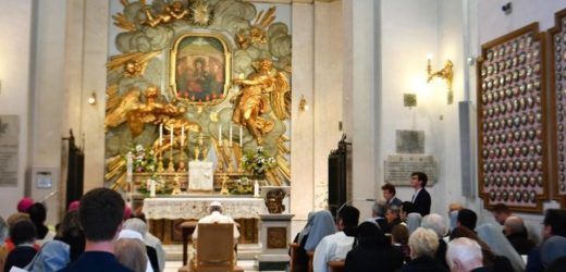 ĐTC Cầu Nguyện Xin Đức Mẹ Bảo Vệ Roma, Nước Ý Và Thế Giới Khỏi Đại Dịch Corona