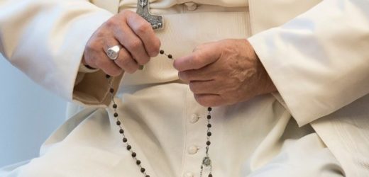 ĐTC Mời Gọi Đọc Kinh Mân Côi Trong Tháng 5, Lời Kinh Giúp Vượt Qua Đại Dịch