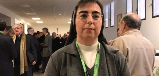 Phụ Nữ Cho Một Thời Kỳ Phục Hưng, Phục Vụ Công Ích