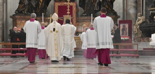 ĐTC Phanxicô Với Các Linh Mục: Hãy Để Chúa Giêsu Rửa Chân Cho Anh Em