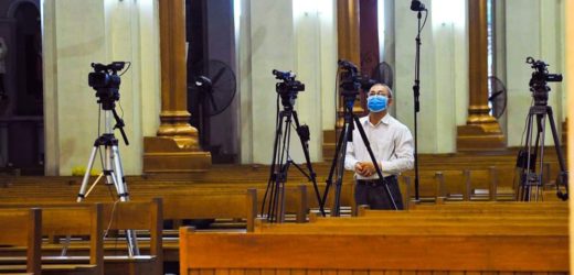 Ðằng Sau Thánh Lễ Trực Tuyến