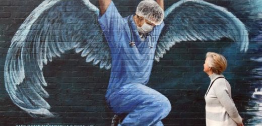 ĐTC Gọi Các Y Tá Và Hộ Sinh Là Những “Vị Thánh Ở Ngay Bên Cạnh”