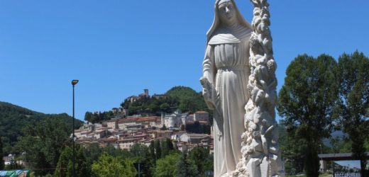 ĐTC Cám Ơn Các Nữ Đan Sĩ Ở Cascia Vì Những Hoa Hồng Thánh Rita