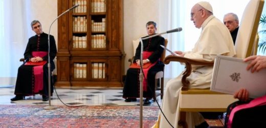 ĐTC Phanxicô: Tổ Phụ Áp-ra-ham Dạy Chúng Ta Nói Chuyện Với Chúa Như Con Nói Với Cha