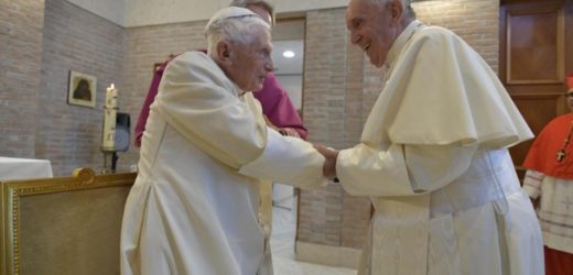 ĐTC Phanxicô Chia Buồn Với Đức Nguyên Giáo Hoàng Biển Đức XVI