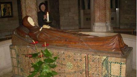 Đức Mẹ Có Chết Trước Khi Được Hồn Xác Lên Trời Không?