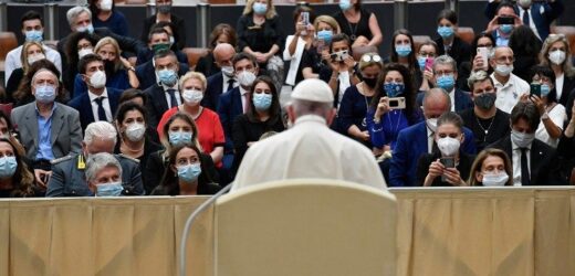 Đức Thánh Cha Nhấn Mạnh Chiều Kích Con Người Trong Việc Chăm Sóc Bệnh Nhân