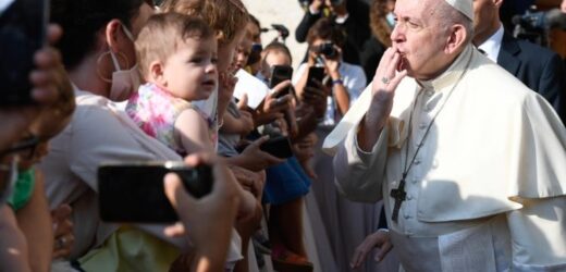 ĐTC Phanxicô: : Trở Thành Người Bảo Vệ Sự Sống Và Trái Đất Bằng Việc Chiêm Ngắm Và Chăm Sóc Nó