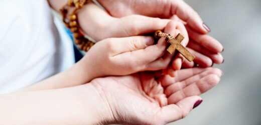 Tháng Mân Côi: Mẹ Con Cùng Nhau Chia Sẻ