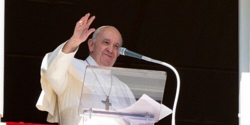 ĐTC Phanxicô (18/10): Mỗi Người Đều Mắc Nợ Về Sự Hiện Hữu Của Mình