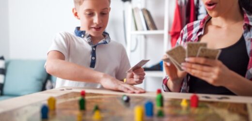 Tại Sao Cha Mẹ Có Lợi Nhất Khi Vui Chơi Với Con Cái Mình