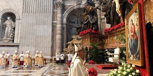 ĐTC Cử Hành Lễ Hiển Linh Tại Đền Thờ Thánh Phê-rô