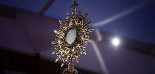 10 Sự Thật Đáng Ngạc Nhiên Về Sức Mạnh Của Bí Tích Thánh Thể