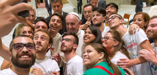 Đức Thánh Cha giải thích: Điều Gì Giúp Lời Mời Gọi Của Chúa Dễ Nghe Và Dễ Làm Theo?