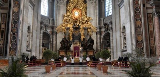 Bộ Phụng Tự Và Kỷ Luật Bí Tích Quy Định Cử Hành Tuần Thánh 2021