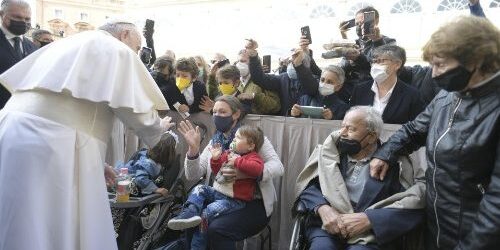 ĐTC Phanxicô: Hãy Kiên Trì Cầu Nguyện, Vượt Thắng Chia Trí, Khô Khan Và Lười Biếng