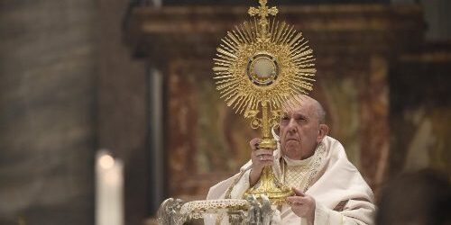 Đức Thánh Cha Cử Hành Lễ Mình Máu Thánh Chúa