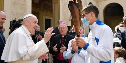 ĐTC Phanxicô: Cầu Nguyện Là Hơi Thở Mang Lại Ý Nghĩa Cho Công Việc Của Chúng Ta