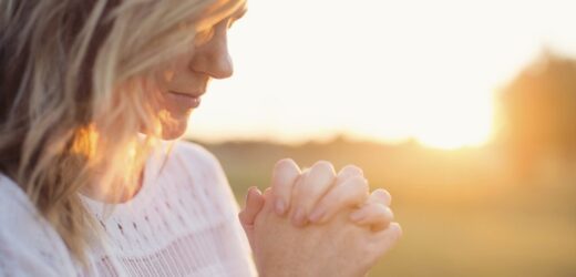 Luôn Luôn Lắng Nghe – Lâu Lâu Mới Hiểu