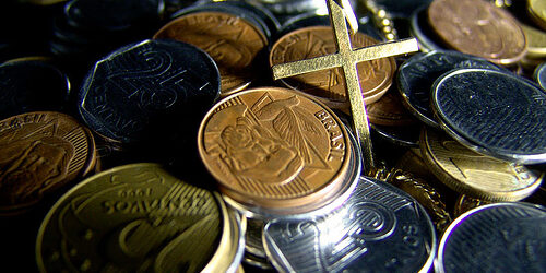 Tiền Bạc Có Thể Gây Phiền Lụy Cho Linh Mục Không