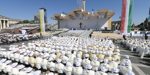 ĐTC Chủ Tế Thánh Lễ Kết Thúc Đại Hội Thánh Thể Lần Thứ 52 Tại Budapest