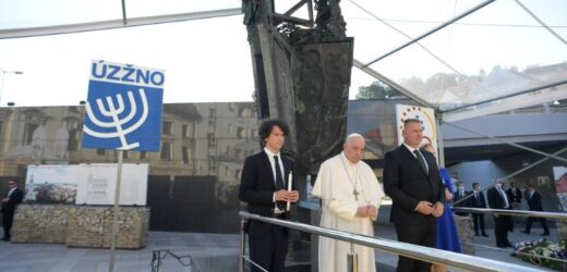 Đức Thánh Cha Gặp Cộng Đoàn Do Thái Slovakia Tại Quảng Trường Rybné Námestie