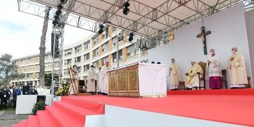 ĐTC Dâng Thánh Lễ Tại Đại Học Công Giáo Thánh Tâm