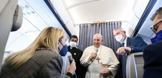 Cuộc Phỏng Vấn ĐTC Trên Chuyến Bay Từ Hy Lạp Về Roma