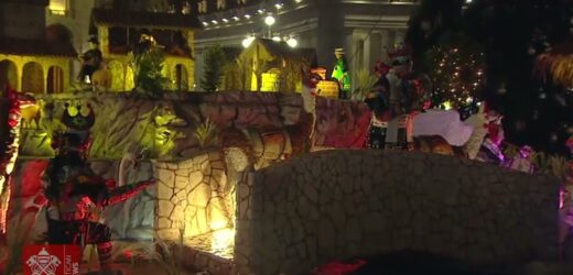 Khánh Thành Hang Đá Và Thắp Sáng Cây Thông Tại Quảng Trường Thánh Phêrô