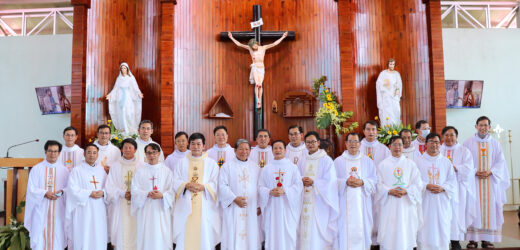 Giáo Xứ Kon Hring Đón Cha Xứ Mới
