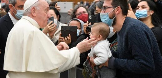 ĐTC Phanxicô: Lễ Giáng Sinh Nhắc Chúng Ta Rằng Sự Khiêm Nhường Dẫn Đến Với Thiên Chúa