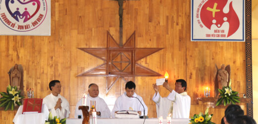 Thánh Lễ Nhận Sứ Vụ Tân Chánh Xứ Giáo Xứ Kon Trang