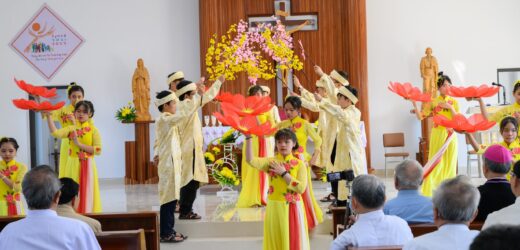 Đại Gia Đình Giáo Phận Kon Tum Tạ ơn Tất Niên cuối Năm 2021, Tại Trung Tâm Mục Vụ Giáo Phận KonTum