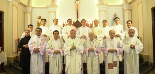 Đức Cha Phêrô Nguyễn Văn Viên Dâng Thánh Lễ Tạ Ơn Và Chia Tay Giáo Phận Hưng Hóa