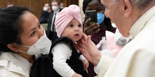 ĐTC Phanxicô: Khi Nhiều Người Chỉ Trích Giáo Hội, Chúng Ta Hãy Biết Yêu Mến Giáo Hội