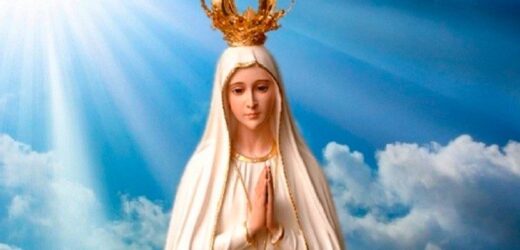 Các Đền Thánh Đức Mẹ Fatima Được Thắp Sáng Để Cầu Nguyện Cho Hoà Bình Ở Ucraina