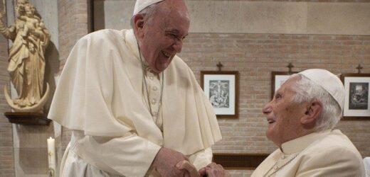 Đức Nguyên Giáo Hoàng Biển Đức XVI Mừng Sinh Nhật Thứ 95