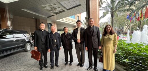 Thứ Trưởng Ngoại Giao Toà Thánh Vatican Đến Việt Nam