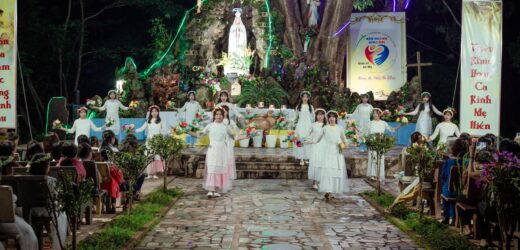 Kết Thúc Tháng Hoa Kính Đức Mẹ