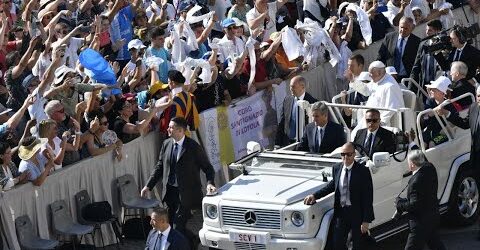 ĐTC Phanxicô: Cộng Đoàn Kitô Hữu Phải Thăm Viếng Người Già Và Giúp Họ Tiếp Tục Phục Vụ