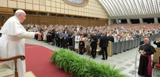 Đức Thánh Cha Gặp Gỡ Hơn 1.400 Tham Dự Viên Đại Hội Giáo Lý Quốc Tế Lần III