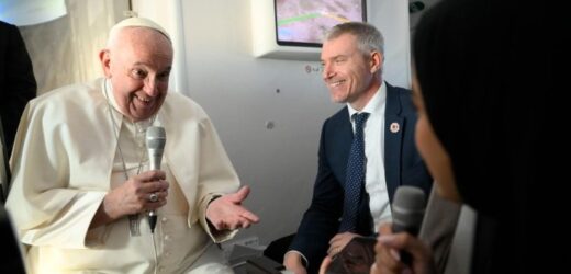 Nội Dung Cuộc Phỏng Vấn Đức Thánh Cha Trên Chuyến Bay Từ Bahrain Về Roma