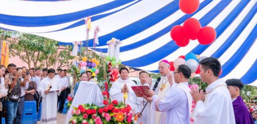 Video: Thánh Lễ Đặt Viên Đá Đầu Tiên Xây Dựng Nhà Thờ Giáo xứ KonTrang Mơnây 12/12/2022