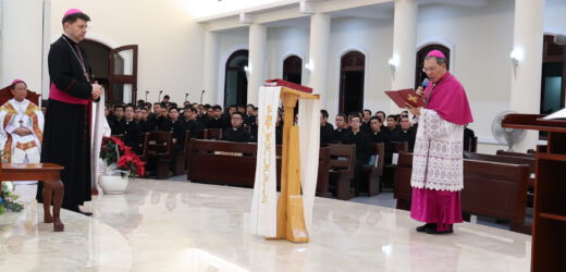 Nghi Thức Tuyên Xưng Đức Tin Của Đức Giám Mục Tân Cử Giuse Bùi Công Trác 2-1-2023