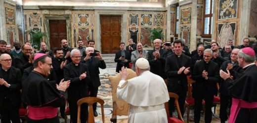 Đức Thánh Cha Mời Gọi Các Linh Mục Không Theo Đuổi Công Danh Sự Nghiệp Nhưng Tìm Kiếm Tình Huynh Đệ