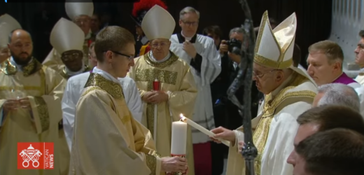 Thánh Lễ Đêm Phục Sinh: “Hồi Nhớ Và Lên Đường”