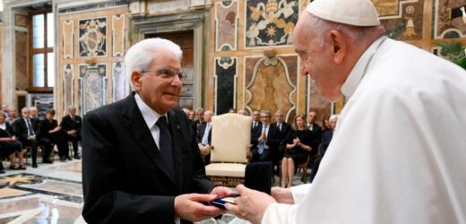 ĐTC Trao Giải Thưởng Quốc Tế Phaolô VI Cho Tổng Thống Mattarella Của Ý
