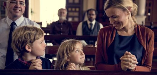 Cách Giúp Chuẩn Bị Cho Con Bạn Rước Lễ Lần Đầu